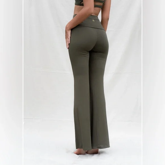 NWT Indigo Luna Agni Flares Tall Size Small Women’s Yoga Pants - Picture 3 of 6